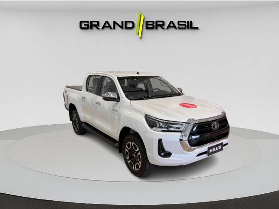 TOYOTA HILUX 2.8 D-4D TURBO DIESEL CD SRX 4X4 AUTOMÁTICO